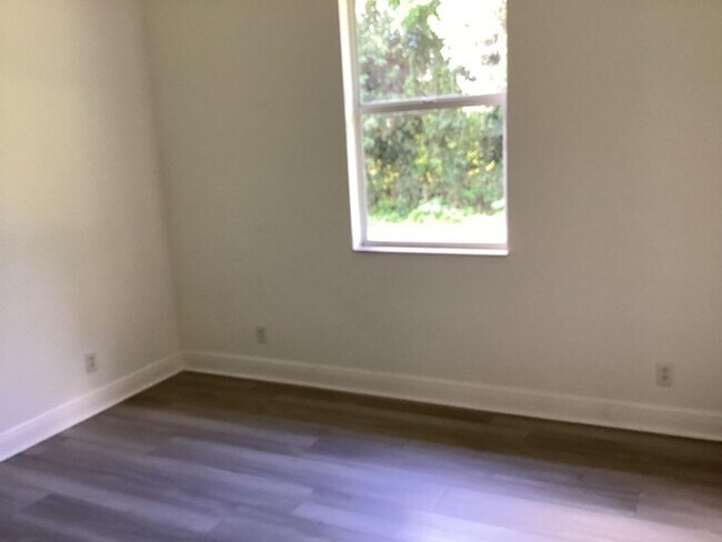 Building Photo - 17119 Alexander Run