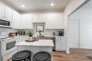 Building Photo - 8598 Hawthorne St