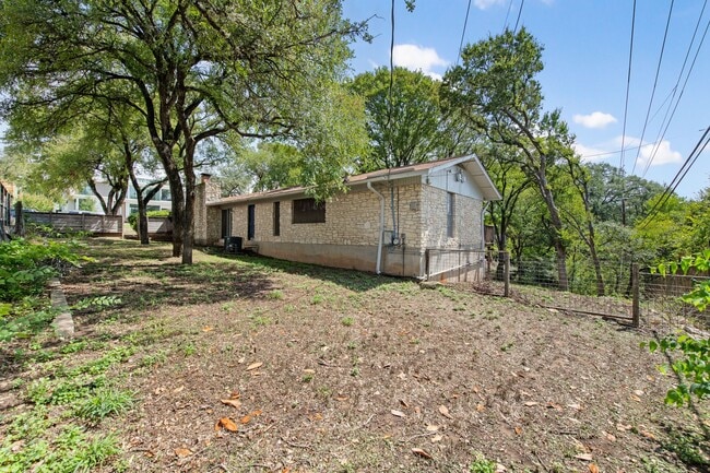 Building Photo - Available Now: Charming 3 Bed / 2 Bath in Rollingwood - Zoned to Eanes ISD - Large Yard