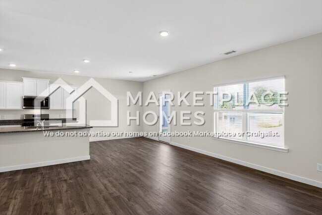 Building Photo - 3220 Highline Dr