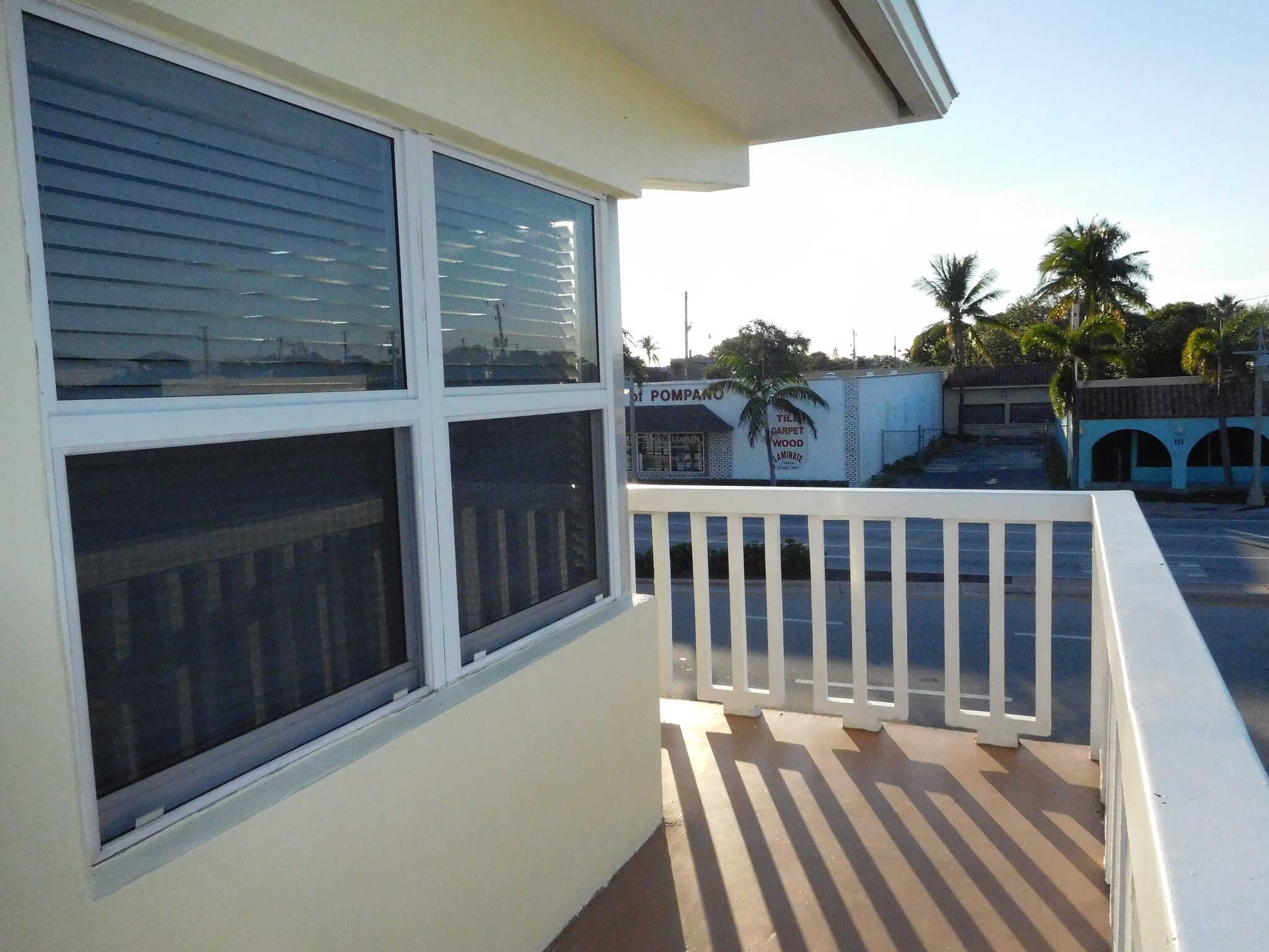 Large, wrap-around balcony - 112 S Federal Hwy