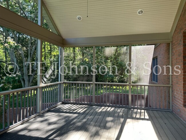 Building Photo - Gorgeous Three Bedroom in Tobaccoville- Mu...