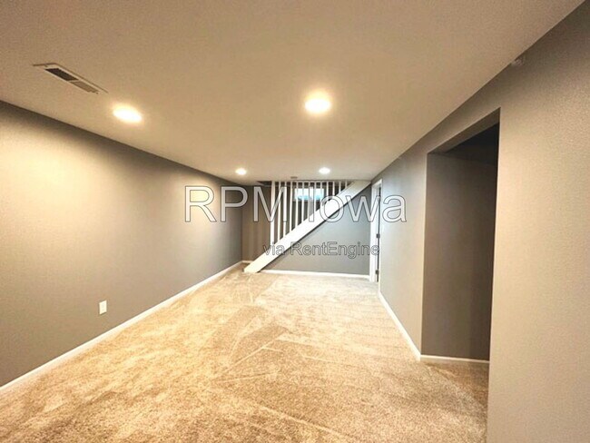 Building Photo - 1318 SW Lynn Dr