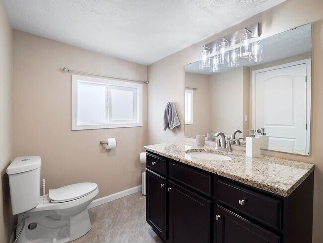 Building Photo - 1415 W 57th St