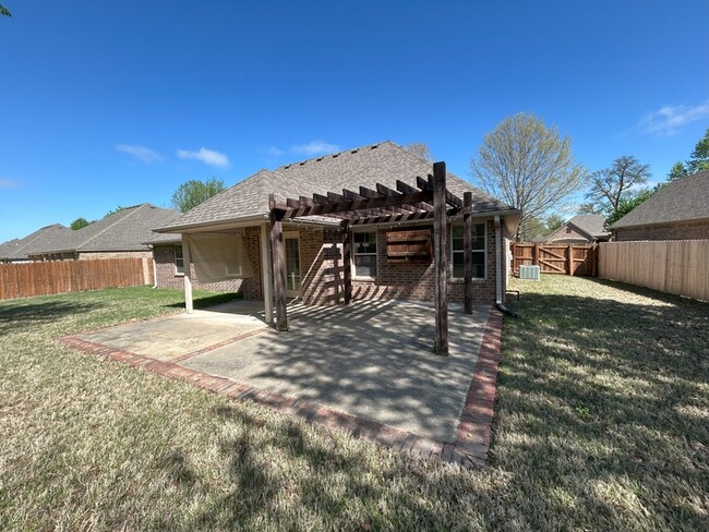 Building Photo - 3669 W Providence Dr