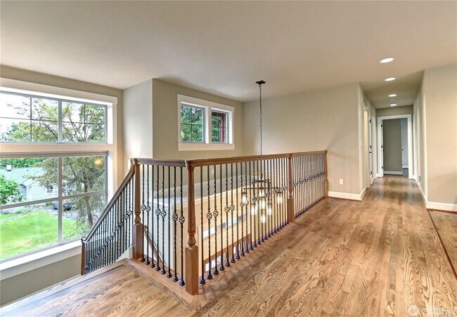 Building Photo - 4bd/2.5ba Kirkland House