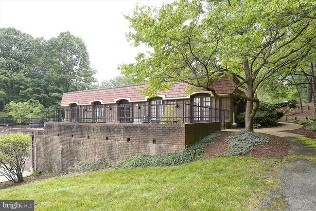 Building Photo - 5904 Bayshire Rd