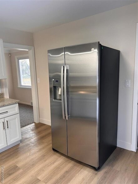 Building Photo - 1136 W Rowland St