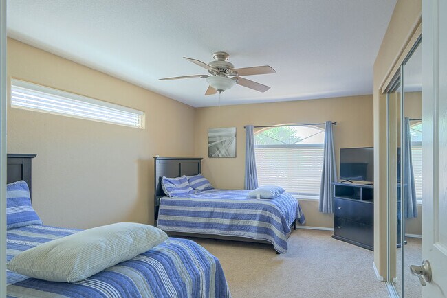 Building Photo - 2121 Desert Lakes Dr