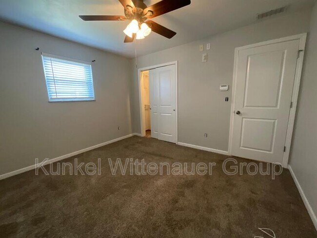 Building Photo - 3863 Timberlake Dr
