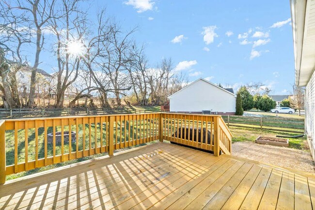 Building Photo - 810 Buckhorn Dr