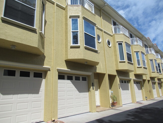 Building Photo - TIERRA VERDE - Updated Unfurn. Annual - 3 ...