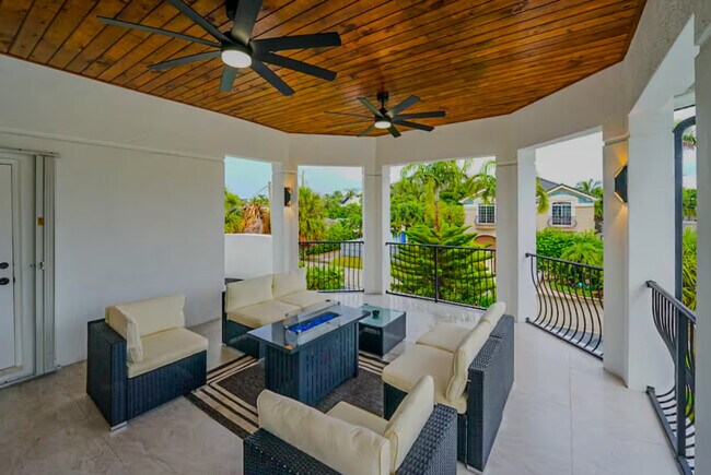 Building Photo - 2609 Center Ave