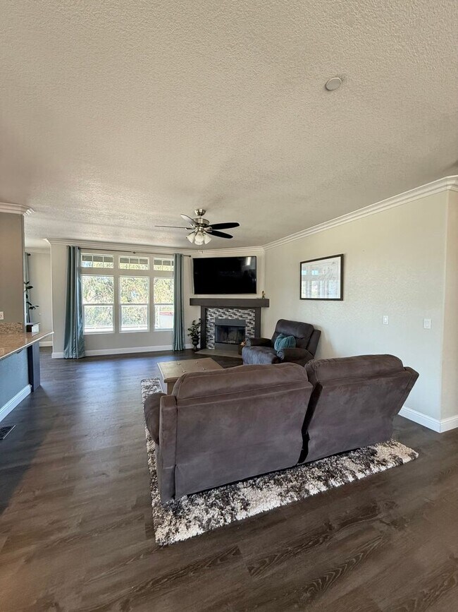 Building Photo - BEAUTIFUL 4 BEDROOM 2 BATH HOME IN ARROYO ...