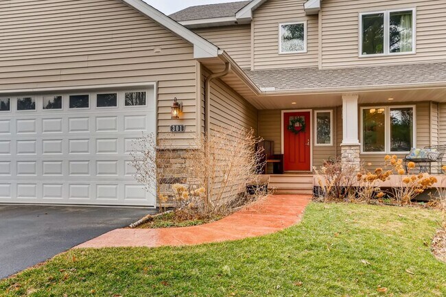 Building Photo - 301 Russell Ln