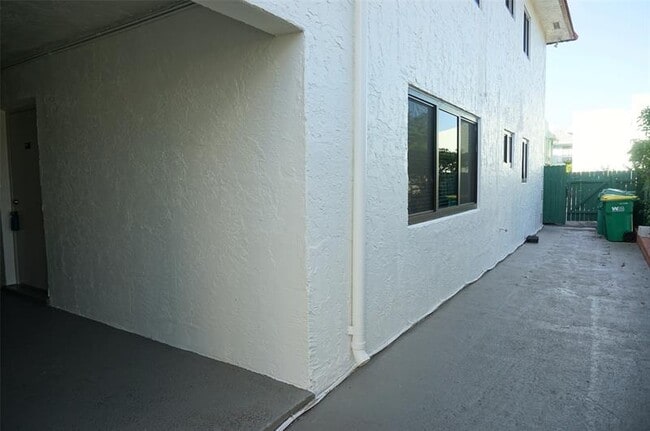 Building Photo - 2201 NE 36th St