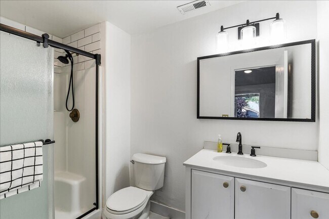 Building Photo - Versatile 4-Bedroom Corner Condo with Main...