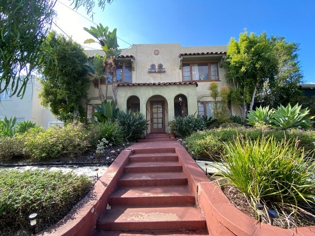 Building Photo - Craftsman Style One Bedroom with Decorative Fireplace! On Site Washer and Dryer & Assigned Storag...