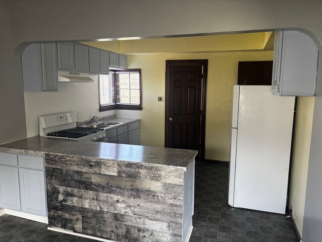 Building Photo - 26 Annapolis Ave