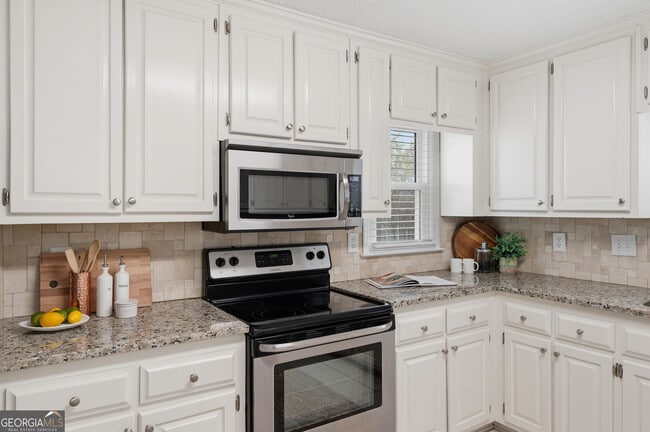 Building Photo - 4229 N Mountain Rd NE