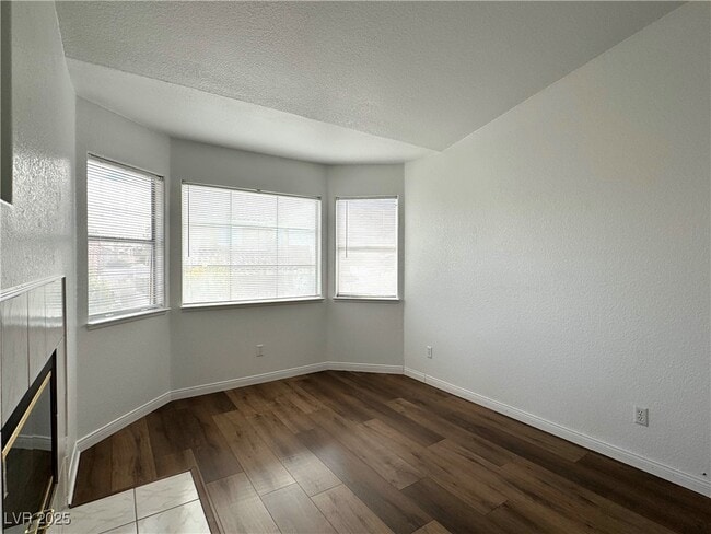 Building Photo - 7913 Waterfalls Ave