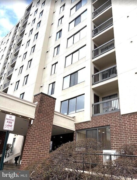 Building Photo - 6300 Stevenson Ave