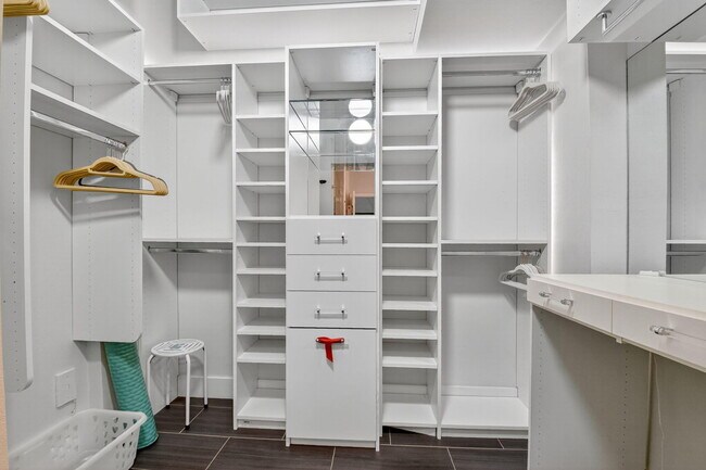 Building Photo - 600 S Dixie Hwy