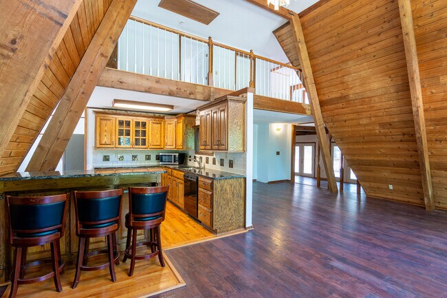 Building Photo - 2865 Old Thomson Rd