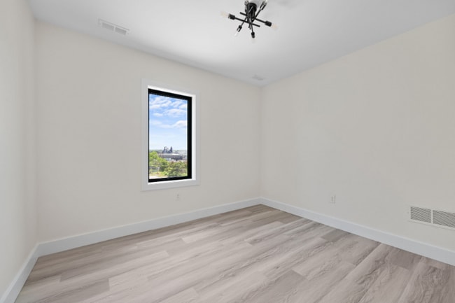 Building Photo - 1295 Holmden Ave