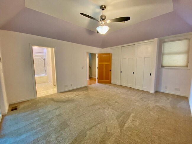 Building Photo - 13055 Summit Ridge Dr