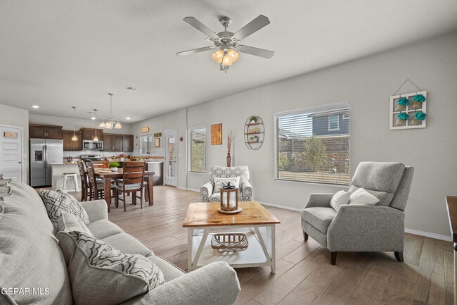 Building Photo - 956 Clapham St