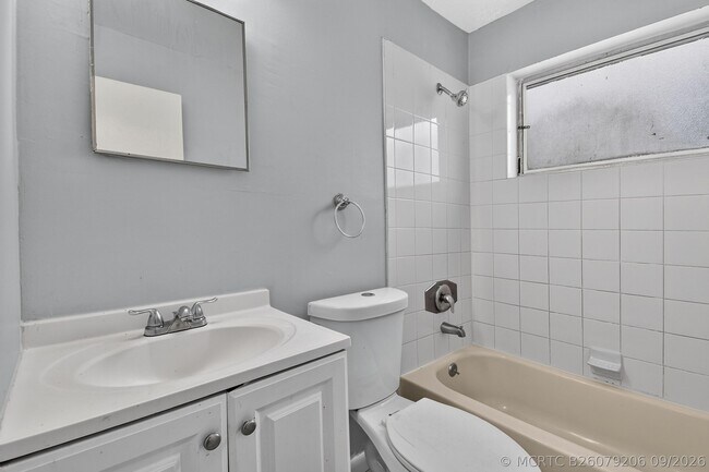 Building Photo - 1037 W 28th St
