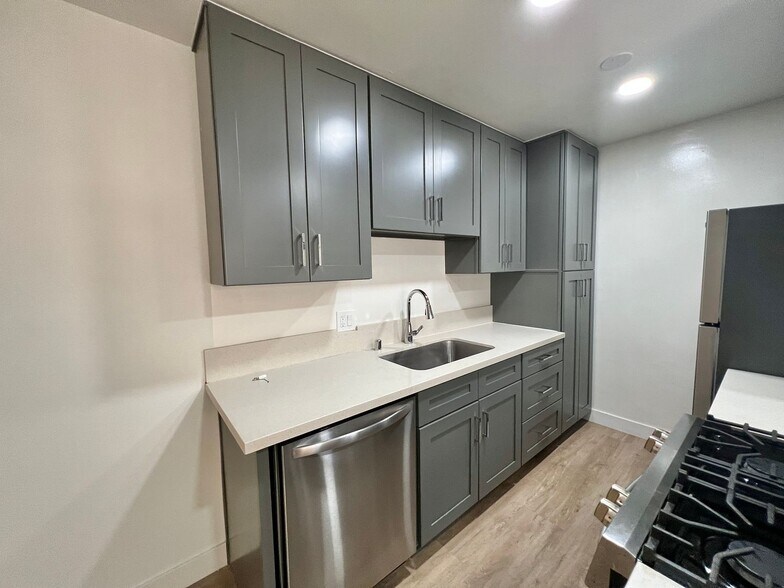 Building Photo - 3532 Keystone Av