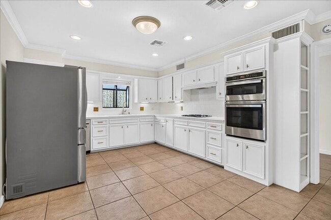 Building Photo - 609 Peerman Pl