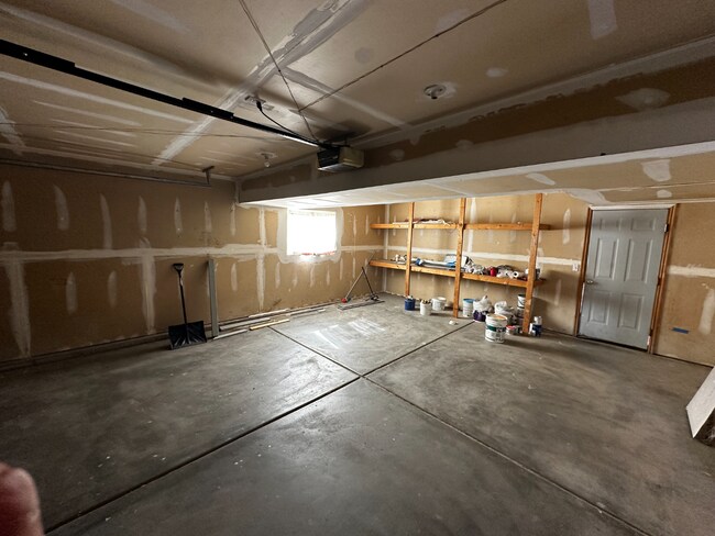 Building Photo - Charming 3-Bedroom Home for Rent in a Tranquil Neighborhood