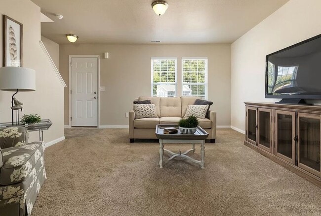 Building Photo - Large 4 bedroom 2000 sq ft home at a great value!