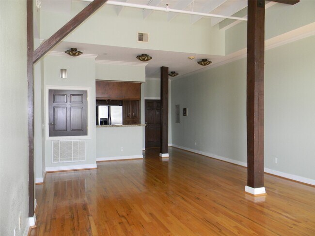 Building Photo - 100 20th St