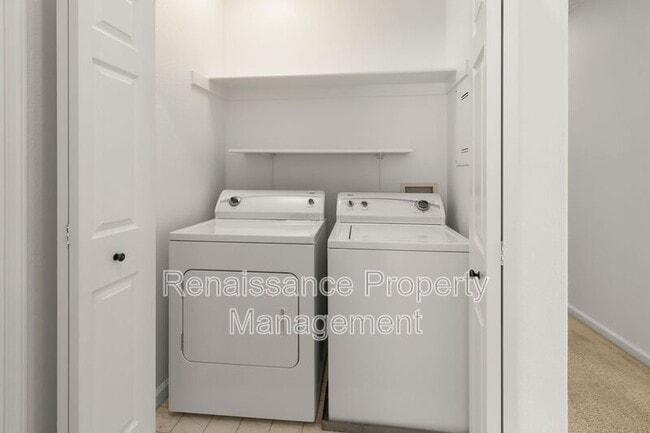 Building Photo - 4182 Glenwood Terrace
