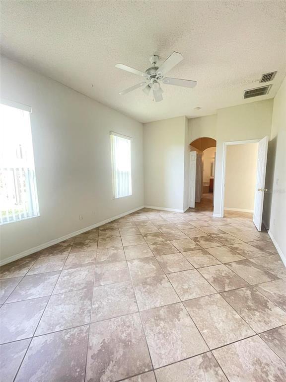 Building Photo - 2370 The Oaks Blvd