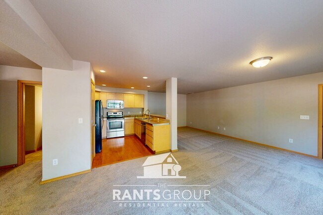 Building Photo - Fantastic Neighborhood! Easy Commute to JB...