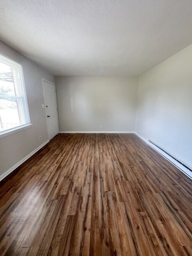 Building Photo - 107 Tandy Dr