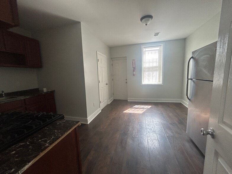 Eat-in-Kitchen - 152 Stuyvesant Ave