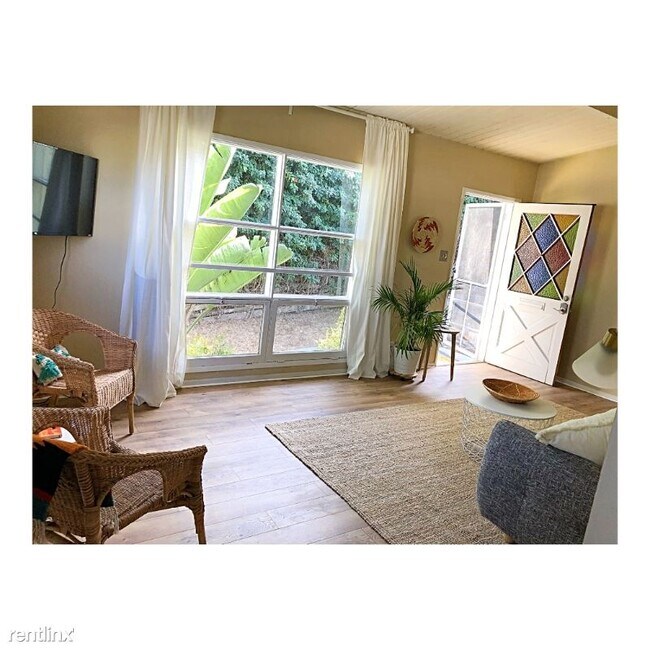 Building Photo - 2 br, 1 bath Apartment - 710 3rd St