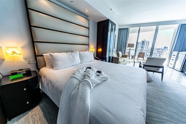Building Photo - 4391 Collins Ave