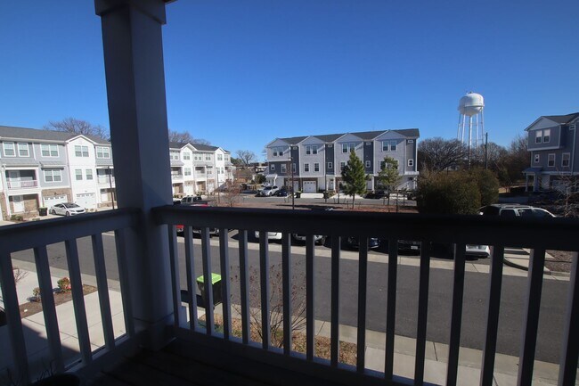 Building Photo - Contemporary 4bd/3.5ba in excellent location