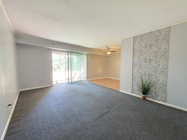 Building Photo - 1010 Adams Ave