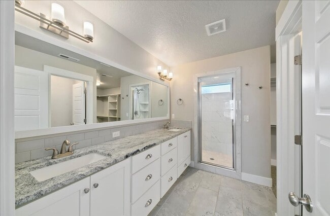 Building Photo - Eagle Townhome with Upscale Finishes!