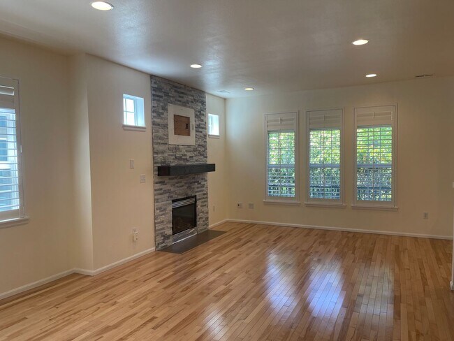 Building Photo - Well maintained 3bd Issaquah Highlands Tow...