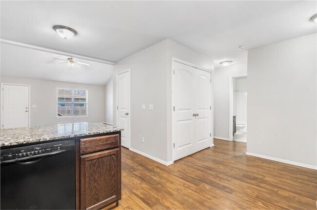 Building Photo - 103 Foxglove St