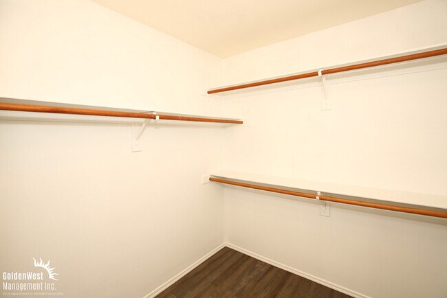 Building Photo - Spacious 3Bdm 2.5Ba Two-Story Home in Henderson